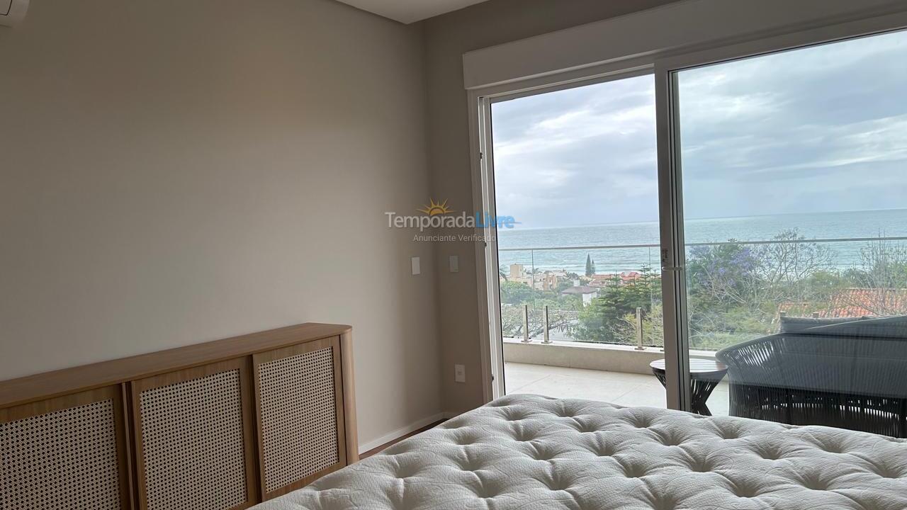 Casa para aluguel de temporada em Florianópolis (Praia Brava)