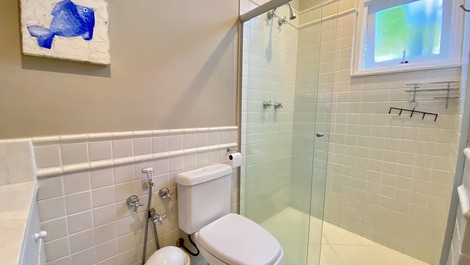 Juquehy, 5 suites, shared pool, beach service, 10 people.