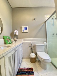 Juquehy, 5 suites, shared pool, beach service, 10 people.