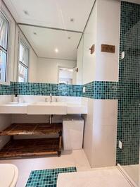 Frente al mar, directamente en la arena, 5 suites, piscina compartida, servicio de playa.