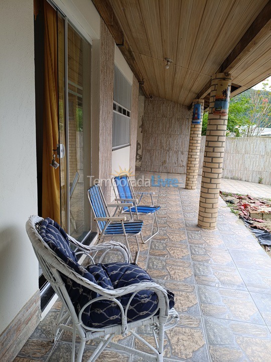 Casa para alquiler de vacaciones em Bombinhas (Praia de Bombas)