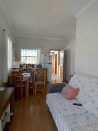 Gran casa en plaza Guapimirim RJ, frente al motociclista Abutres.