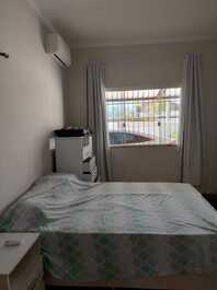 Gran casa en plaza Guapimirim RJ, frente al motociclista Abutres.