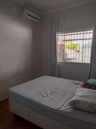 Gran casa en plaza Guapimirim RJ, frente al motociclista Abutres.