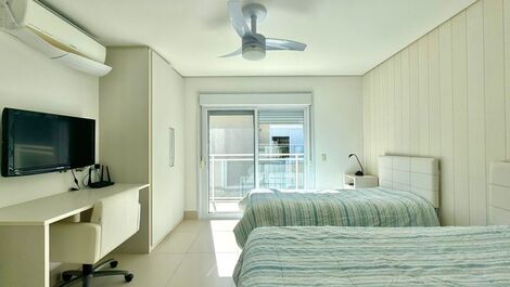 Baleia, 4 suites, private pool, gourmet space, sleeps 8