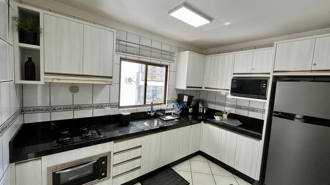 Apartamento para aluguel de temporada em Itapema (Meia Praia)