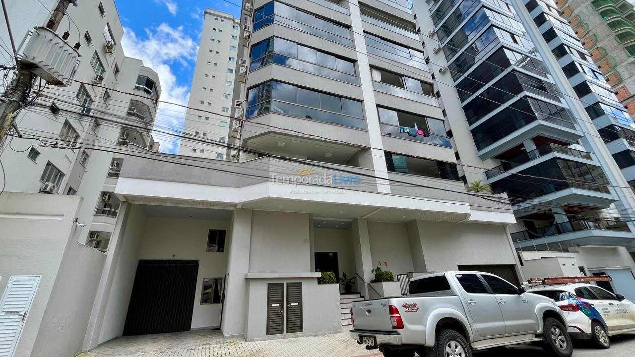 Apartamento para aluguel de temporada em Itapema (Meia Praia)