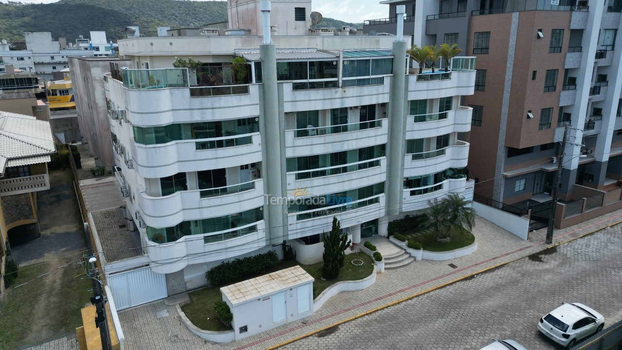 Apartamento para aluguel de temporada em Bombinhas (Praia de Bombas)