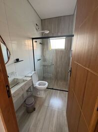 Encanto das águas casa de campo em Igarata pé na agua