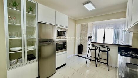 Seasonal rental of a 3-bedroom beachfront building in Balneario Camboriu