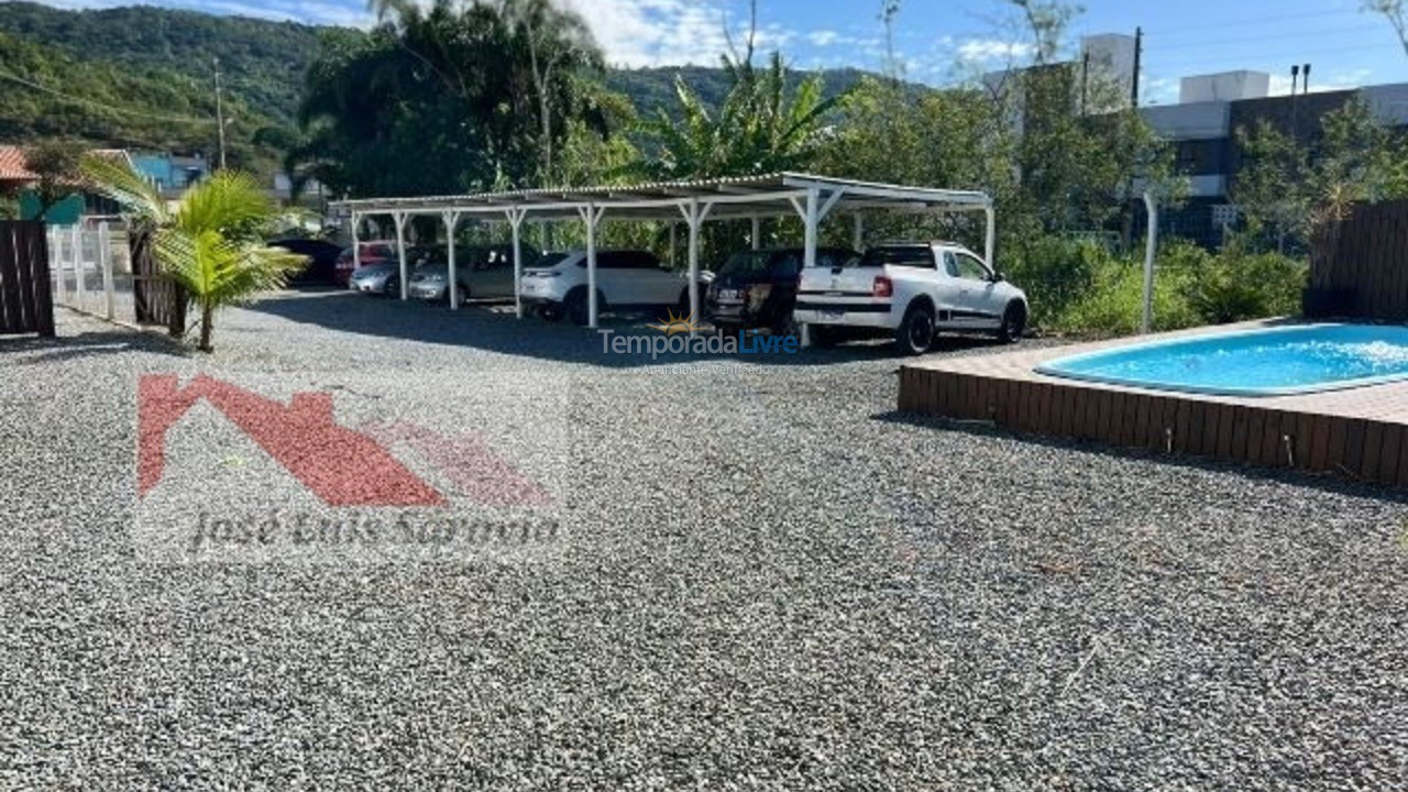 Apartamento para aluguel de temporada em Bombinhas (Praia de Bombas)