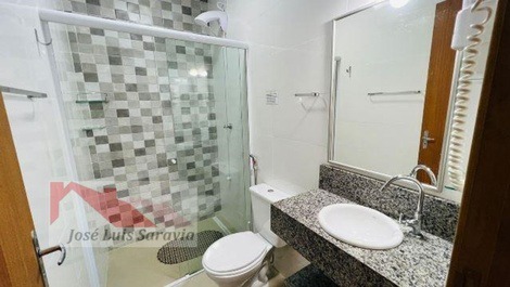 Apartamento novinho e amplo, com piscina, para 4 pessoas em Bombas!