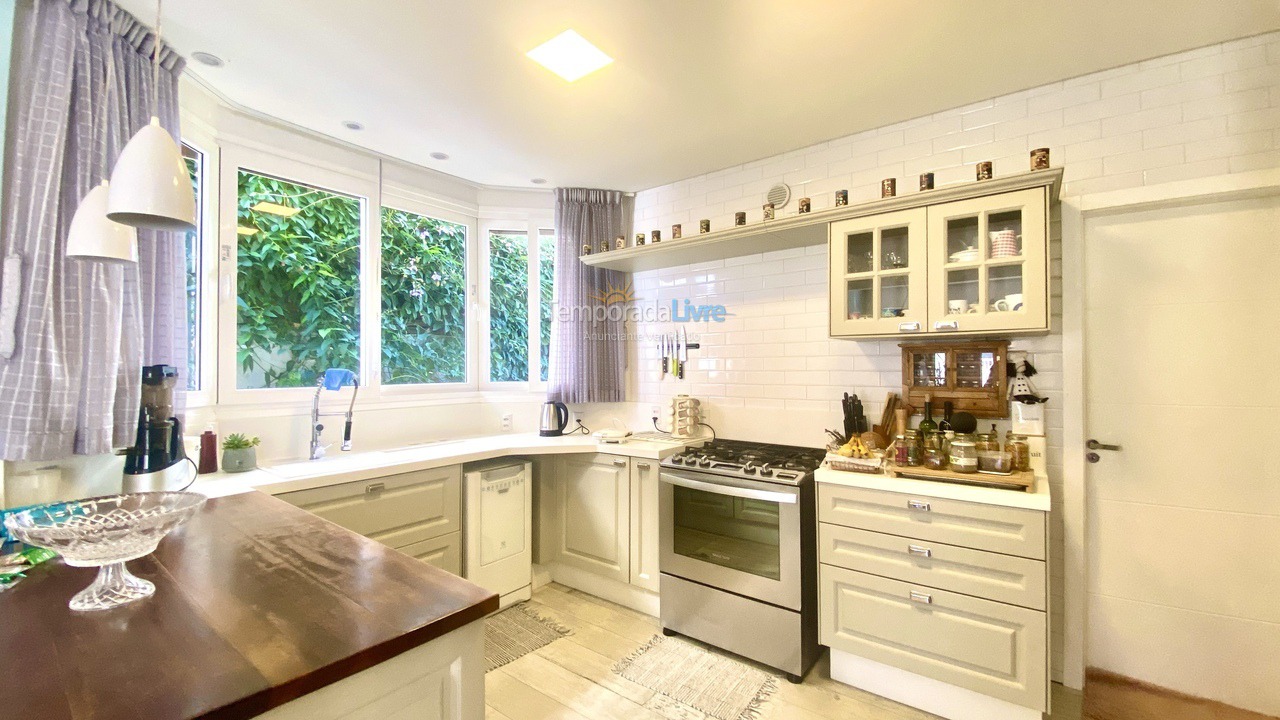 House for vacation rental in Bombinhas (Canto Grande)