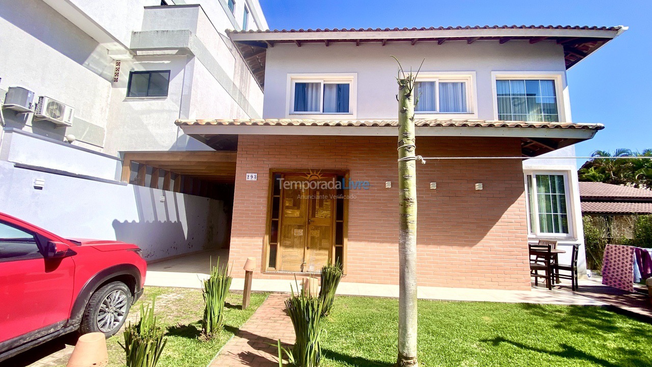 House for vacation rental in Bombinhas (Canto Grande)