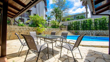 High standard house with swimming pool and views of the Beira Mar de Floripa