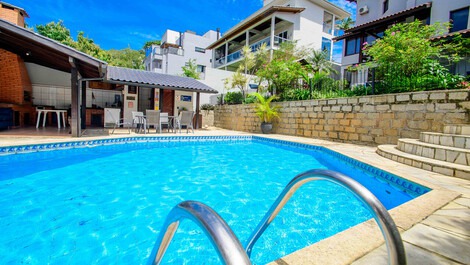 High standard house with swimming pool and views of the Beira Mar de Floripa