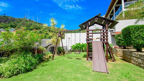 High standard house with swimming pool and views of the Beira Mar de Floripa