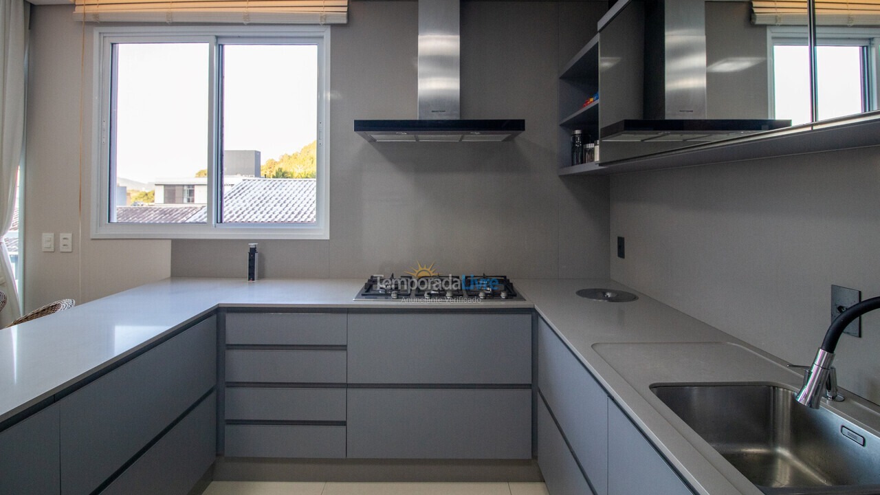 Casa para aluguel de temporada em Florianopolis (Canasvieiras)