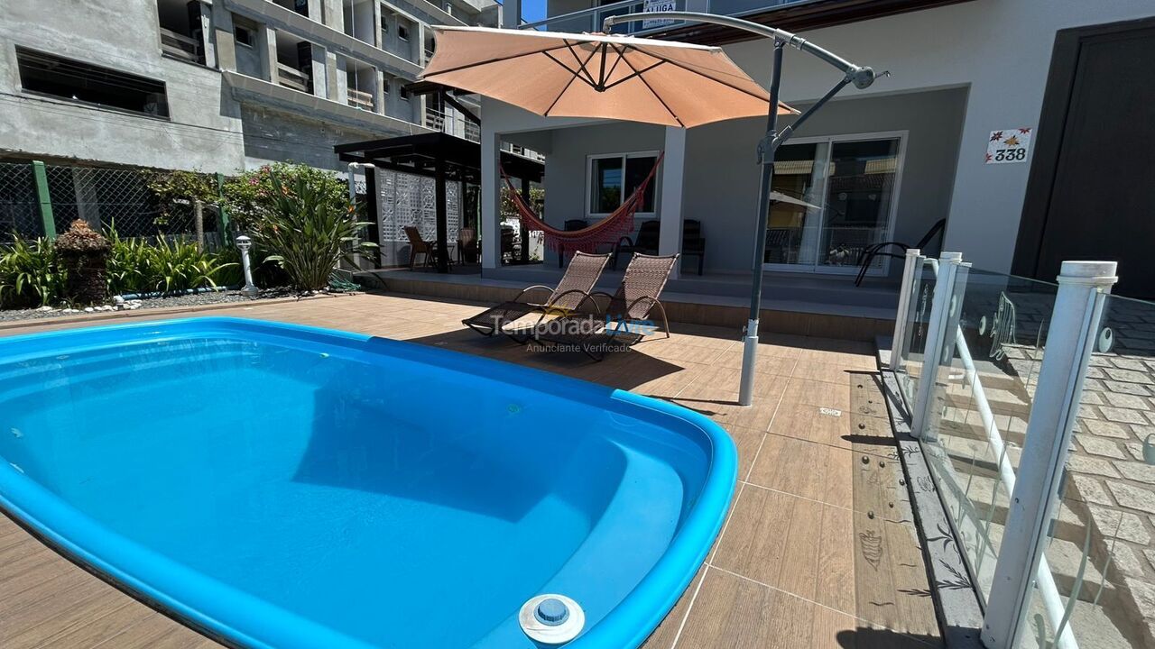 Casa para aluguel de temporada em Bombinhas (Praia de Bombas)