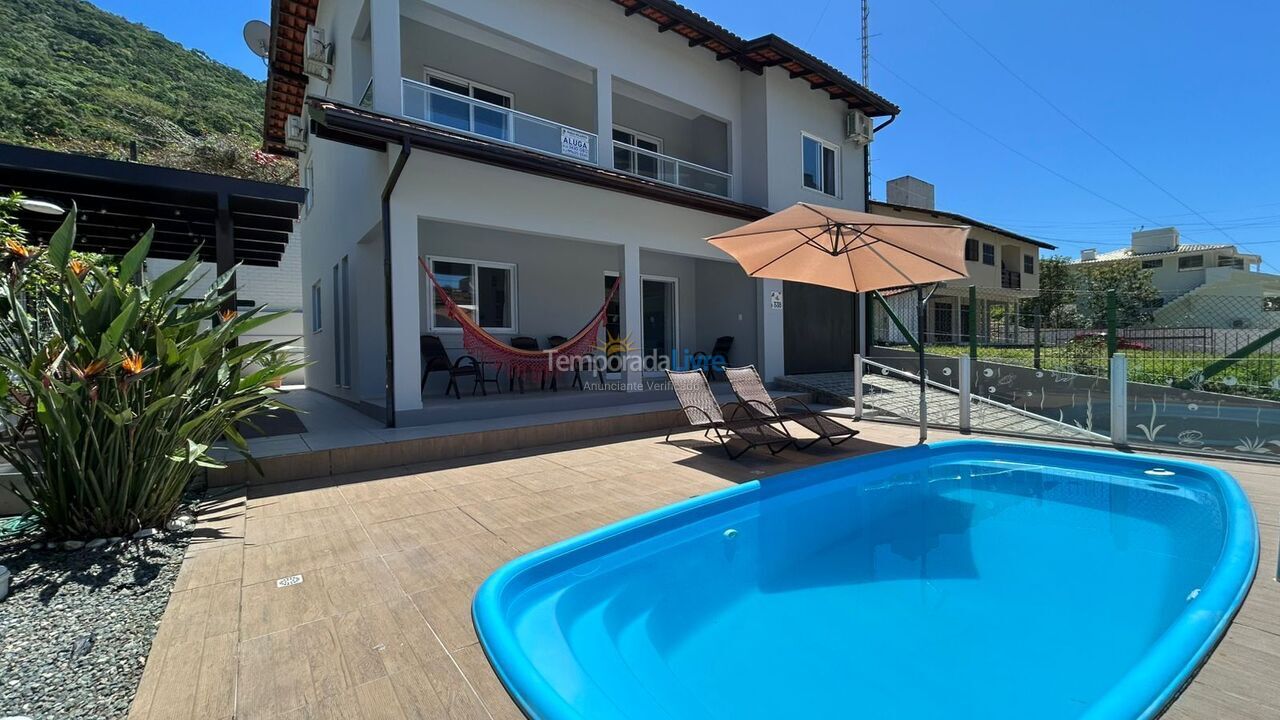 Casa para aluguel de temporada em Bombinhas (Praia de Bombas)