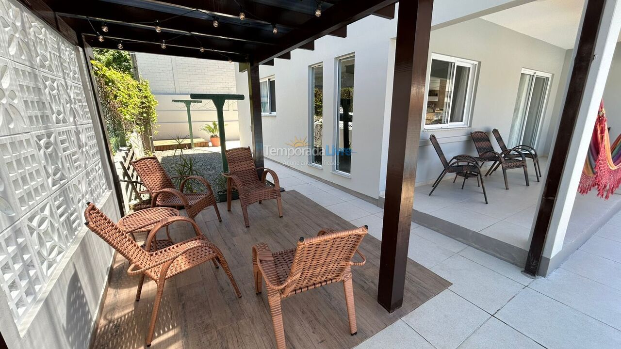 Casa para aluguel de temporada em Bombinhas (Praia de Bombas)