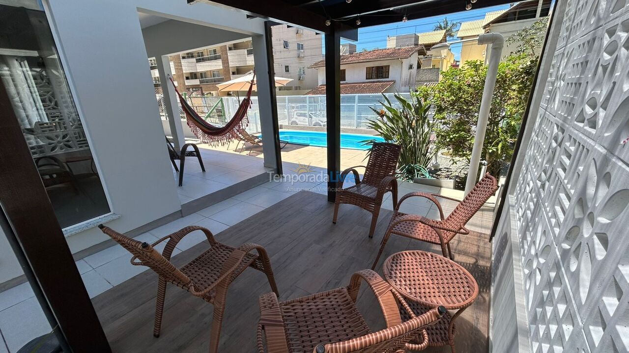 Casa para aluguel de temporada em Bombinhas (Praia de Bombas)