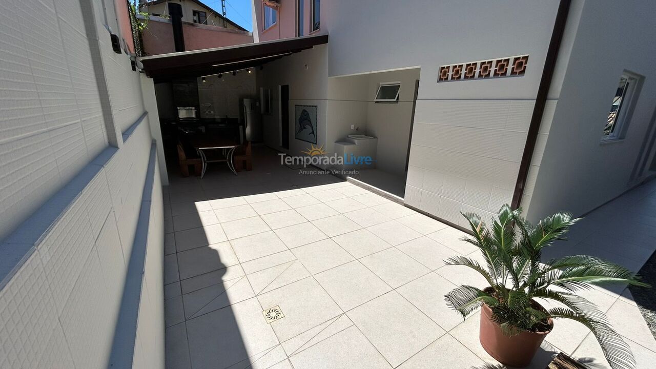 Casa para aluguel de temporada em Bombinhas (Praia de Bombas)