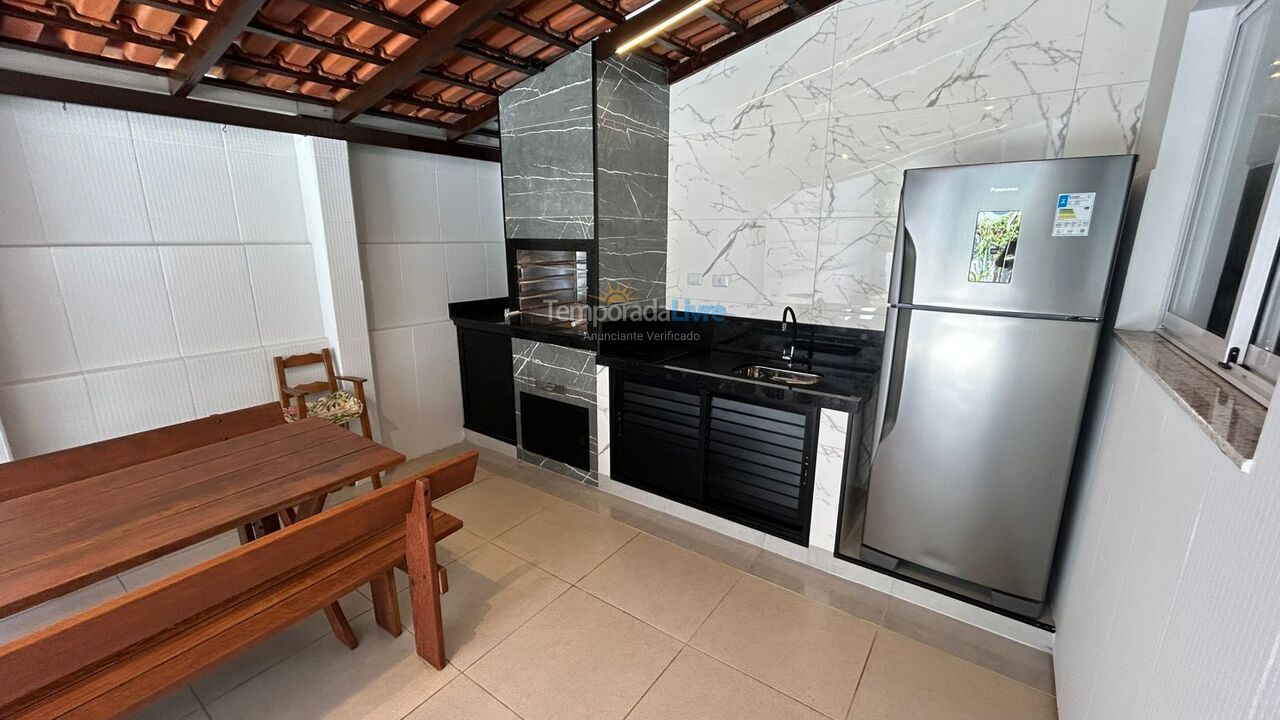 Casa para aluguel de temporada em Bombinhas (Praia de Bombas)