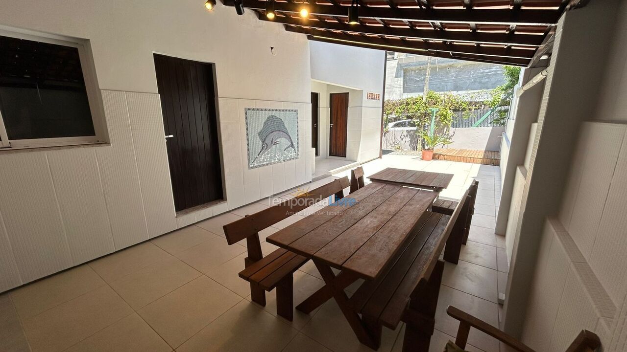 Casa para aluguel de temporada em Bombinhas (Praia de Bombas)