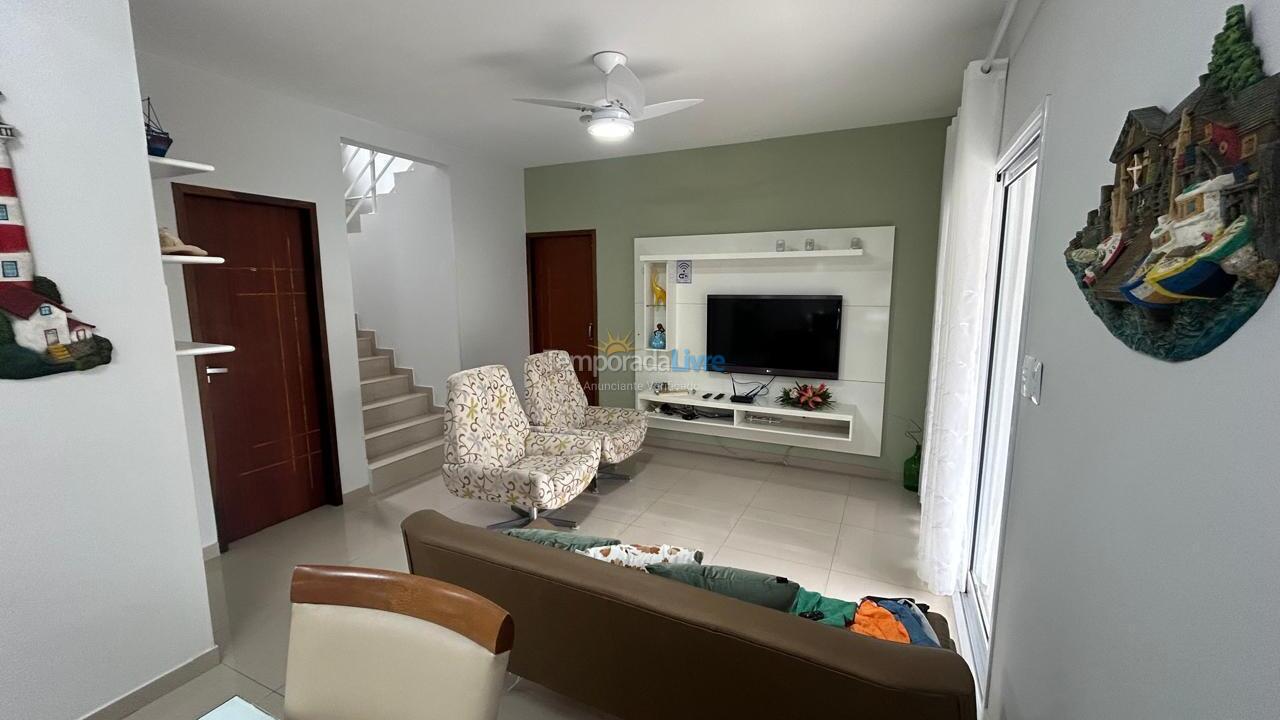 Casa para aluguel de temporada em Bombinhas (Praia de Bombas)