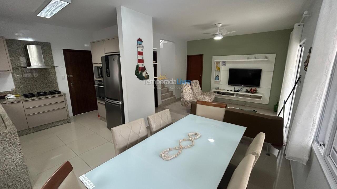 Casa para aluguel de temporada em Bombinhas (Praia de Bombas)