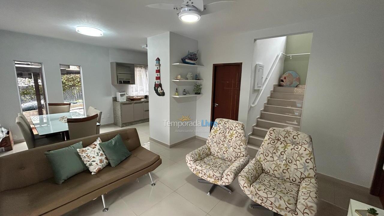 Casa para aluguel de temporada em Bombinhas (Praia de Bombas)