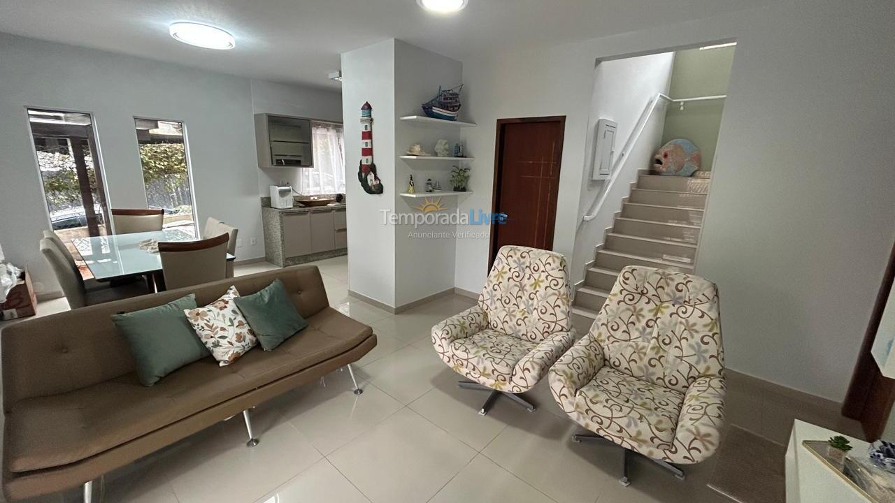 Casa para aluguel de temporada em Bombinhas (Praia de Bombas)