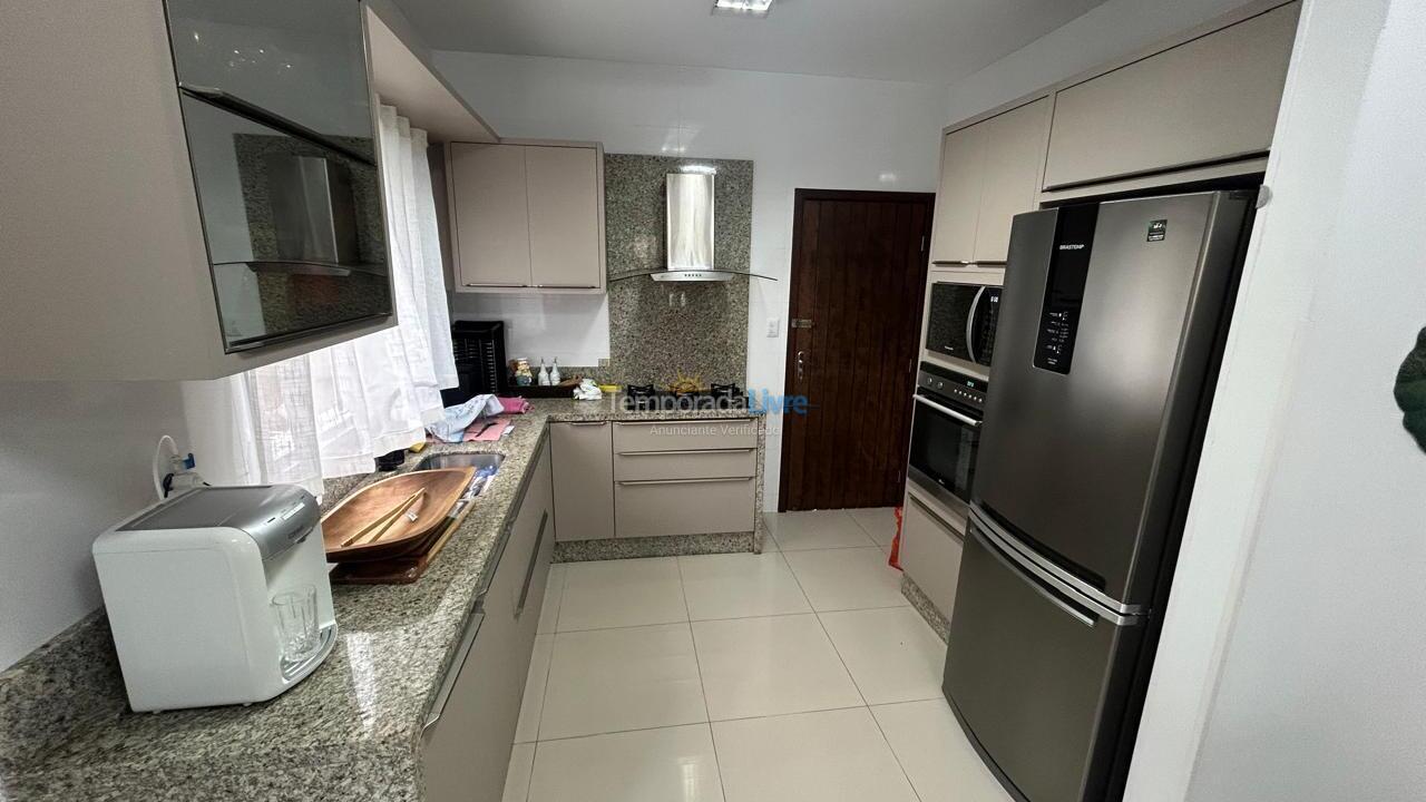 Casa para aluguel de temporada em Bombinhas (Praia de Bombas)