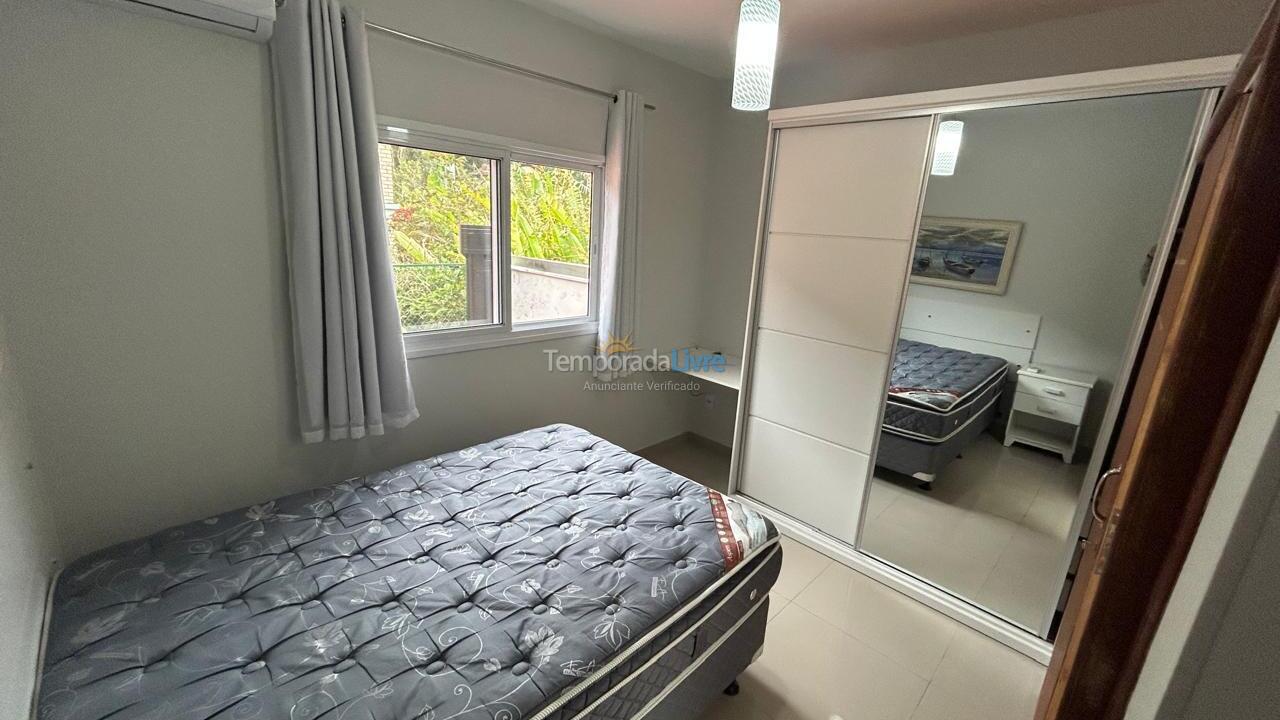 Casa para aluguel de temporada em Bombinhas (Praia de Bombas)