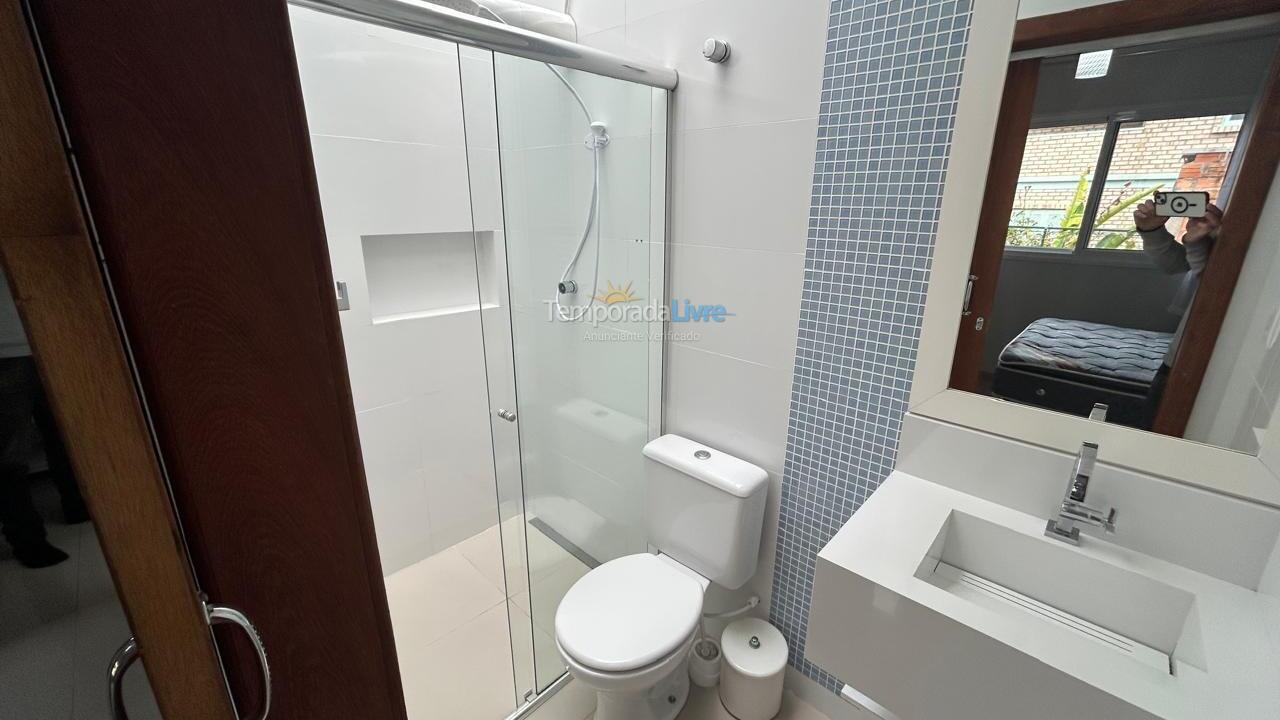 Casa para aluguel de temporada em Bombinhas (Praia de Bombas)