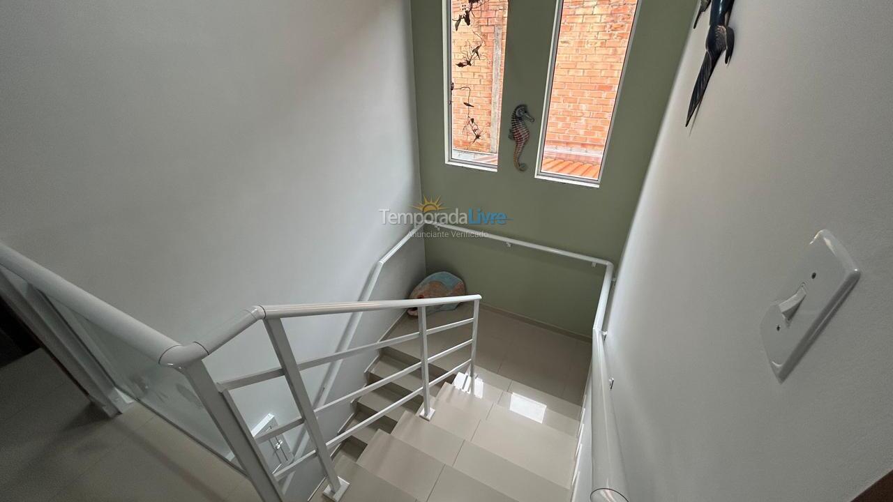 Casa para aluguel de temporada em Bombinhas (Praia de Bombas)