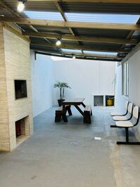 COMPLETE HOUSE WITH POOL IN BOMBAS