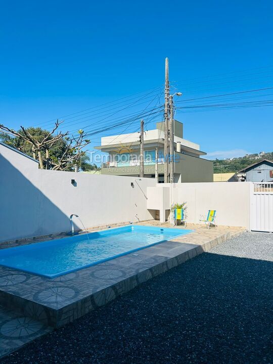 House for vacation rental in Bombinhas (Praia de Bombas)