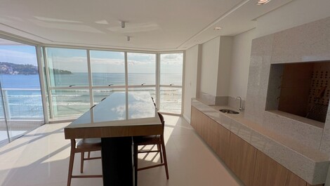 Apartamento Alto Padrão no Centro de Itapema Frente Mar