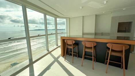 Apartamento Alto Padrão no Centro de Itapema Frente Mar