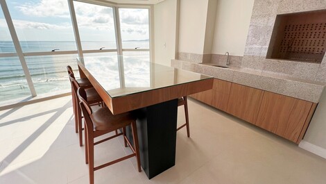 Apartamento Alto Padrão no Centro de Itapema Frente Mar