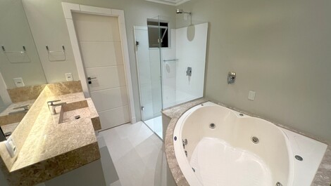 Apartamento Alto Padrão no Centro de Itapema Frente Mar