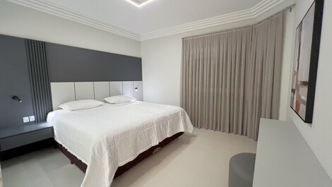 Apartamento Alto Padrão no Centro de Itapema Frente Mar