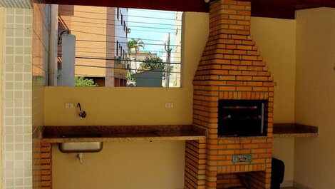 Apartamento na Praia do Tombo em Guarujá-SP