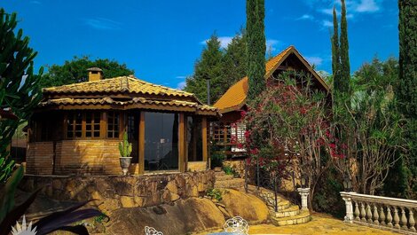 Casa Europeia com Lareira &amp; Piscina em Indaiatuba