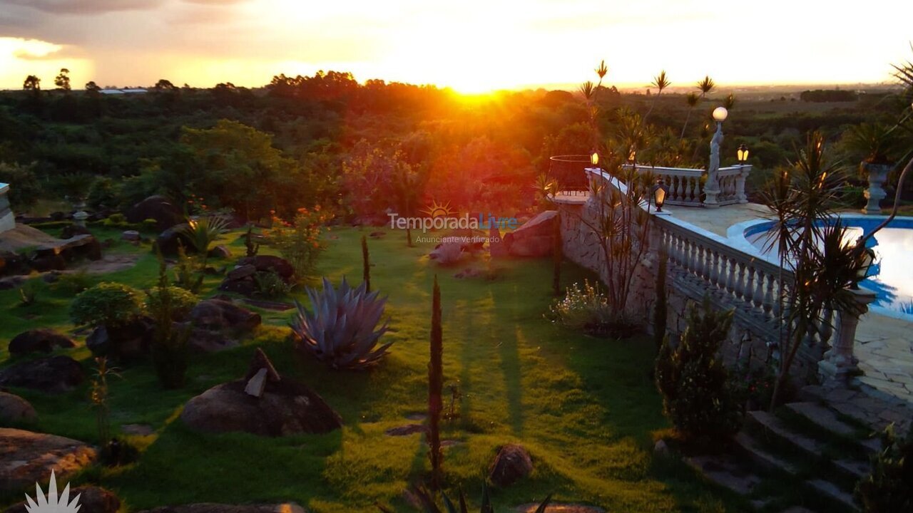 Casa para aluguel de temporada em Indaiatuba (Chácaras Videiras de Itaici)