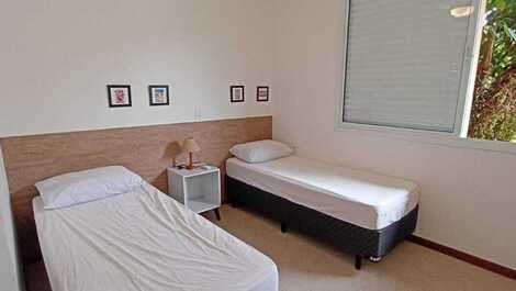 Juquehy, em condomínio, 4 suítes, piscina privativa, churrasqueira.