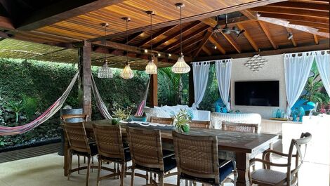 Baleia, 6 dormitórios, piscina, espaço gourmet, em condomínio fechado