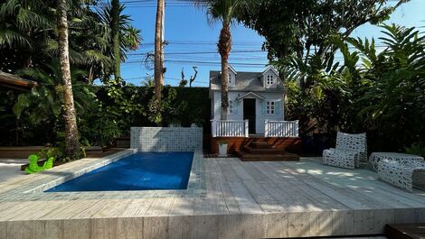 Baleia, 6 dormitórios, piscina, espaço gourmet, em condomínio fechado